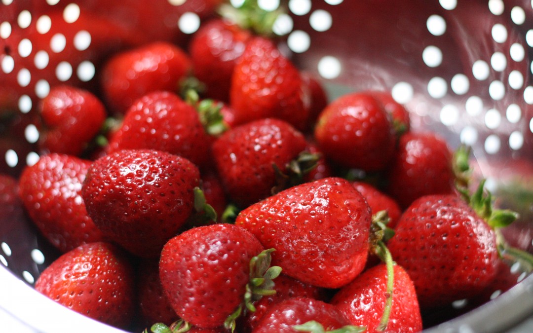 June 4th – Farmer’s Market Strawberries {Everyday Beauty}